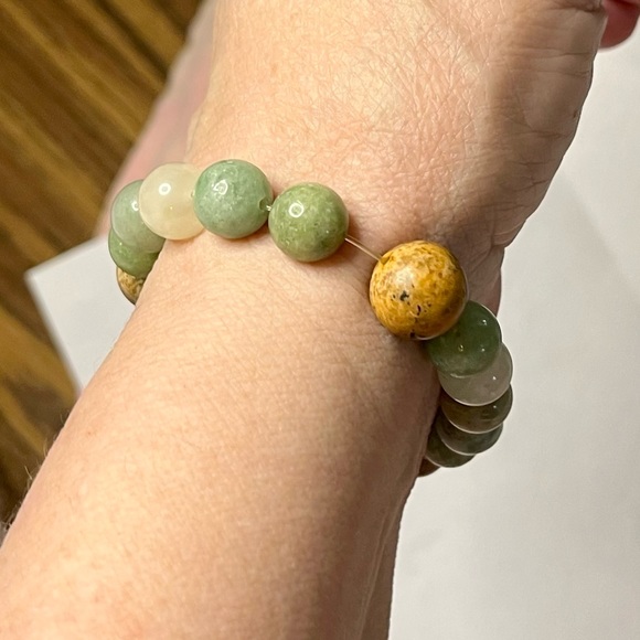 Gemstone elastic bead bracelet, quartz, emerald jewelry - Picture 3 of 7